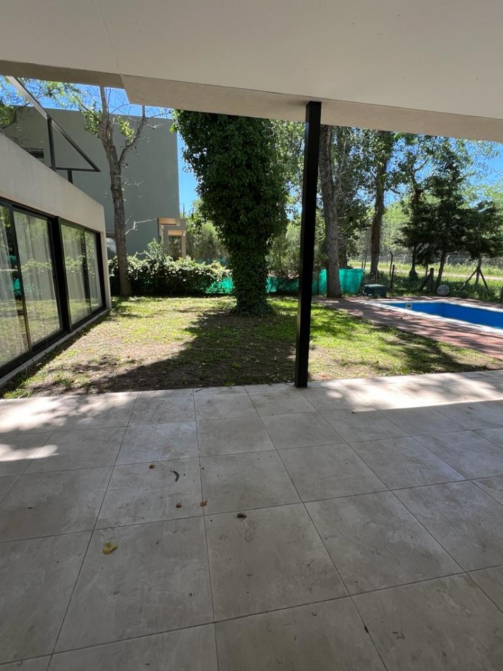 se alquila casa familiar en fincas de hudsom
