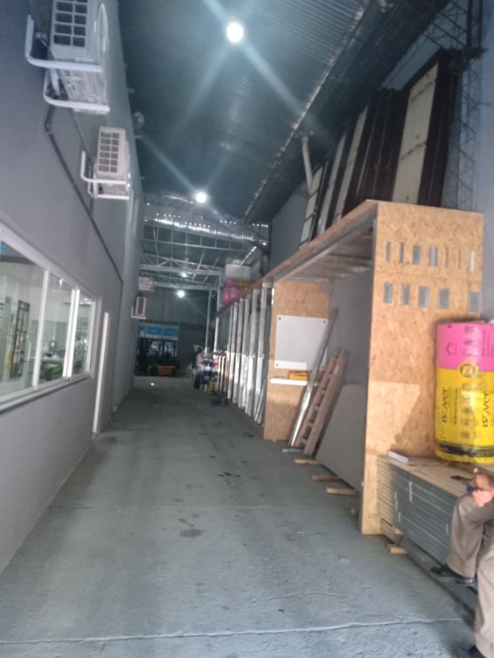 Se alquila local comercial frente a plaza San martin