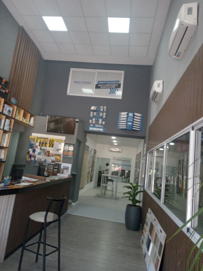 Se alquila local comercial frente a plaza San martin