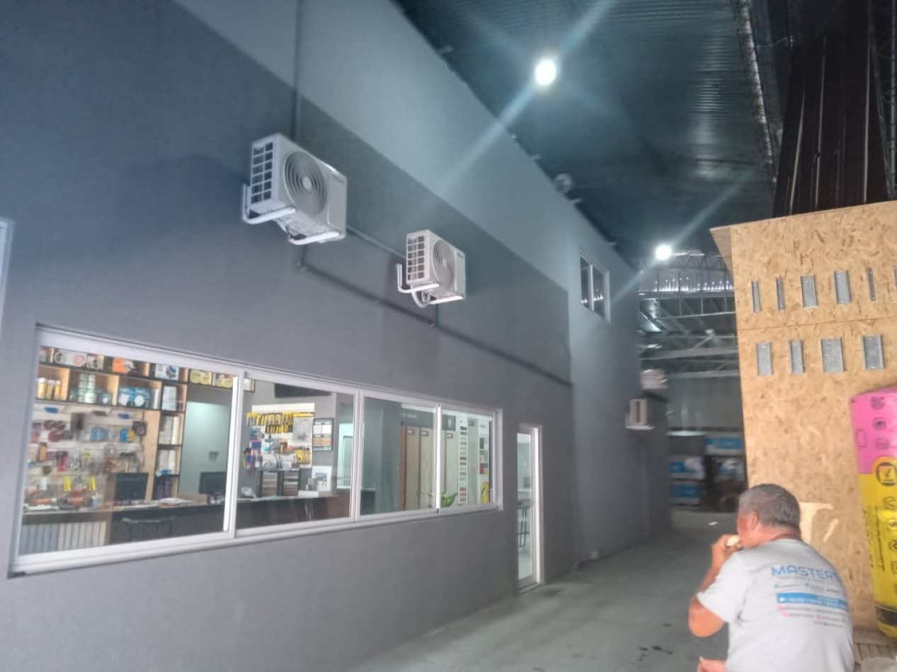 Se alquila local comercial frente a plaza San martin