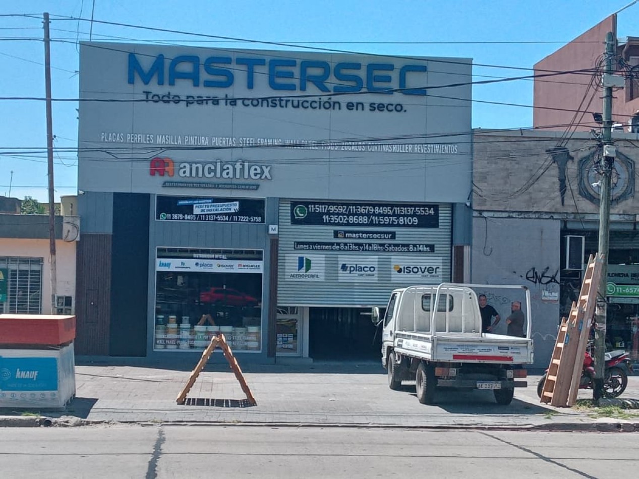 Se alquila local comercial frente a plaza San martin