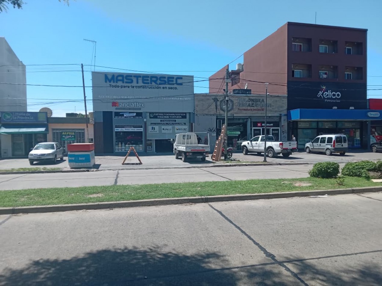 Se alquila local comercial frente a plaza San martin
