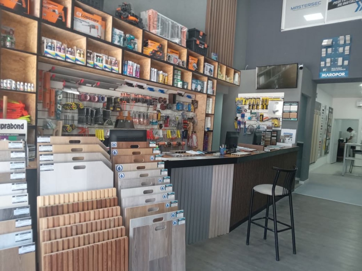 Se alquila local comercial frente a plaza San martin