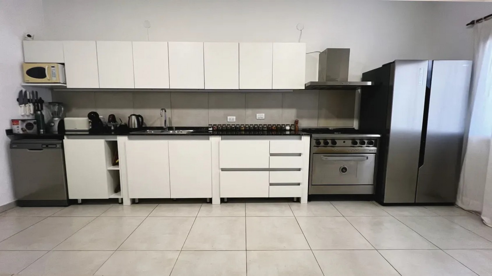 VENTA DE CASA + LOCAL EN FLORENCIO VARELA CENTRO