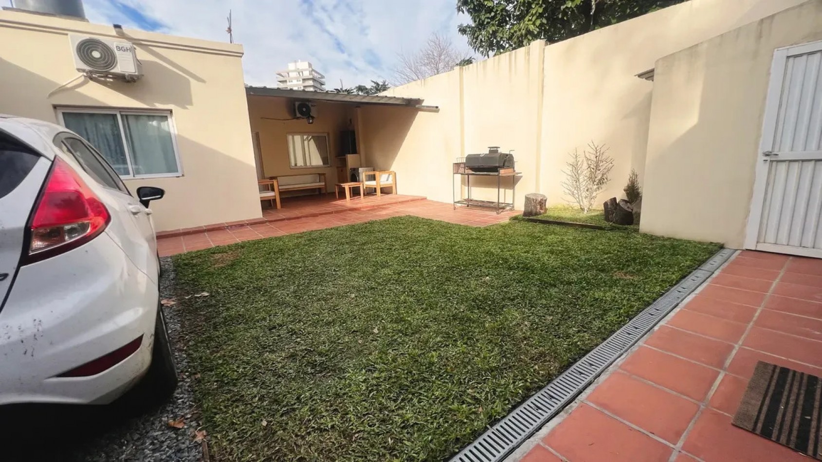 VENTA DE CASA + LOCAL EN FLORENCIO VARELA CENTRO