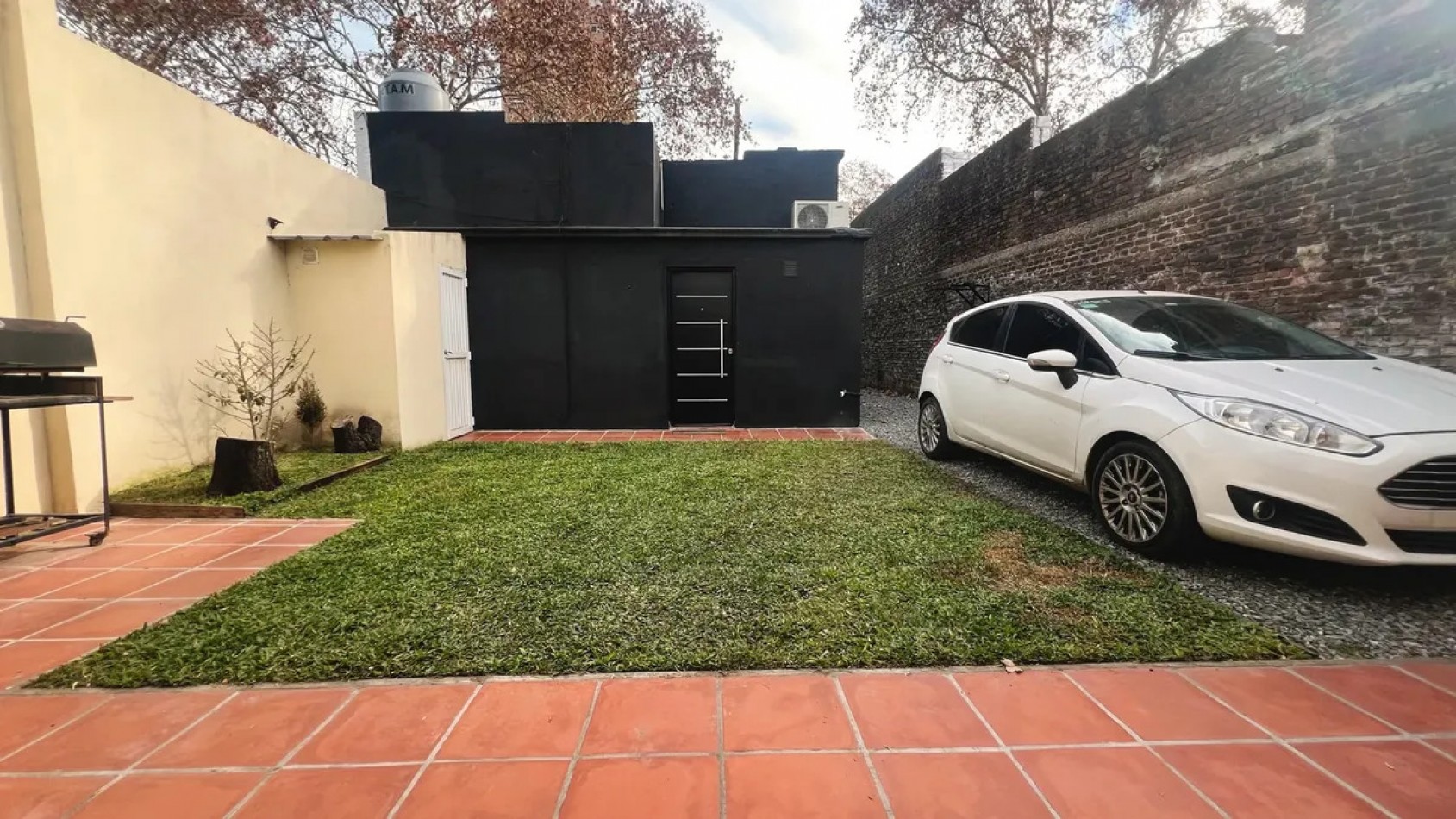 VENTA DE CASA + LOCAL EN FLORENCIO VARELA CENTRO