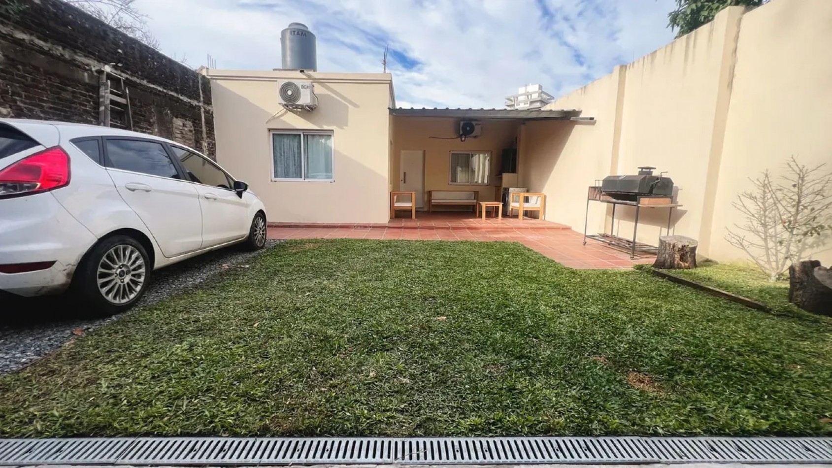 VENTA DE CASA + LOCAL EN FLORENCIO VARELA CENTRO