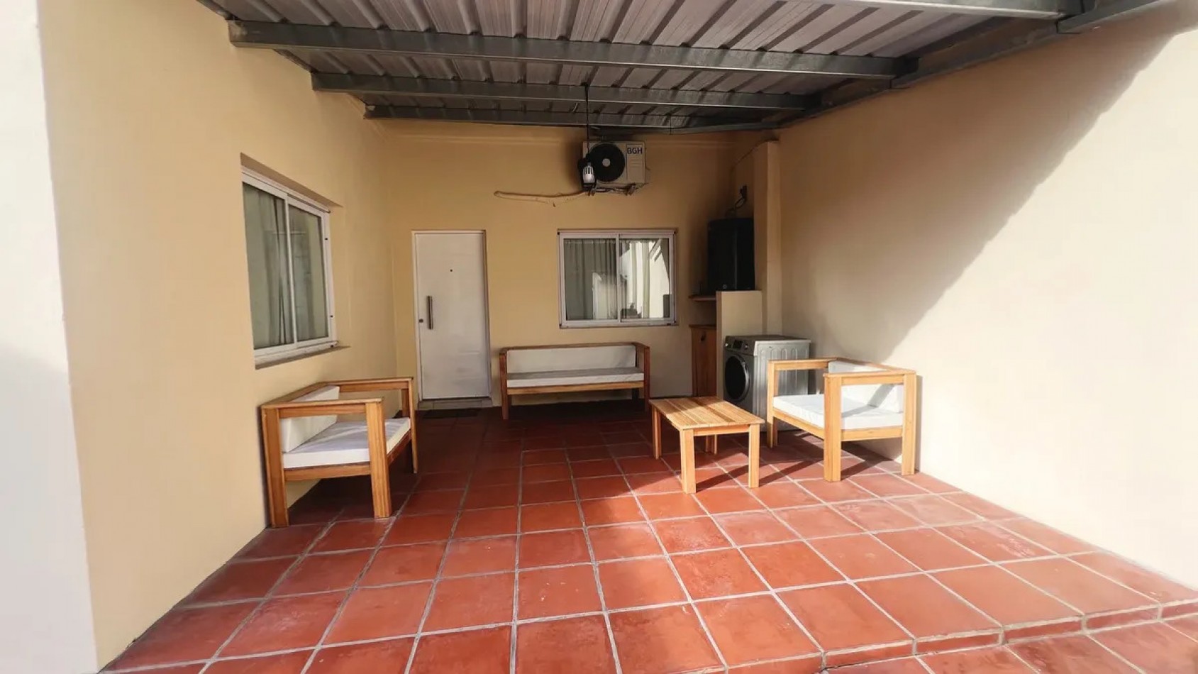 VENTA DE CASA + LOCAL EN FLORENCIO VARELA CENTRO