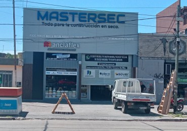 Se alquila local comercial frente a plaza San martin